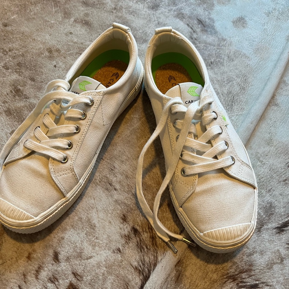 Cariuma Unisex Oca Low Top Sneaker Shoes Lace-Up Off-White Canvas Size 7/8.5